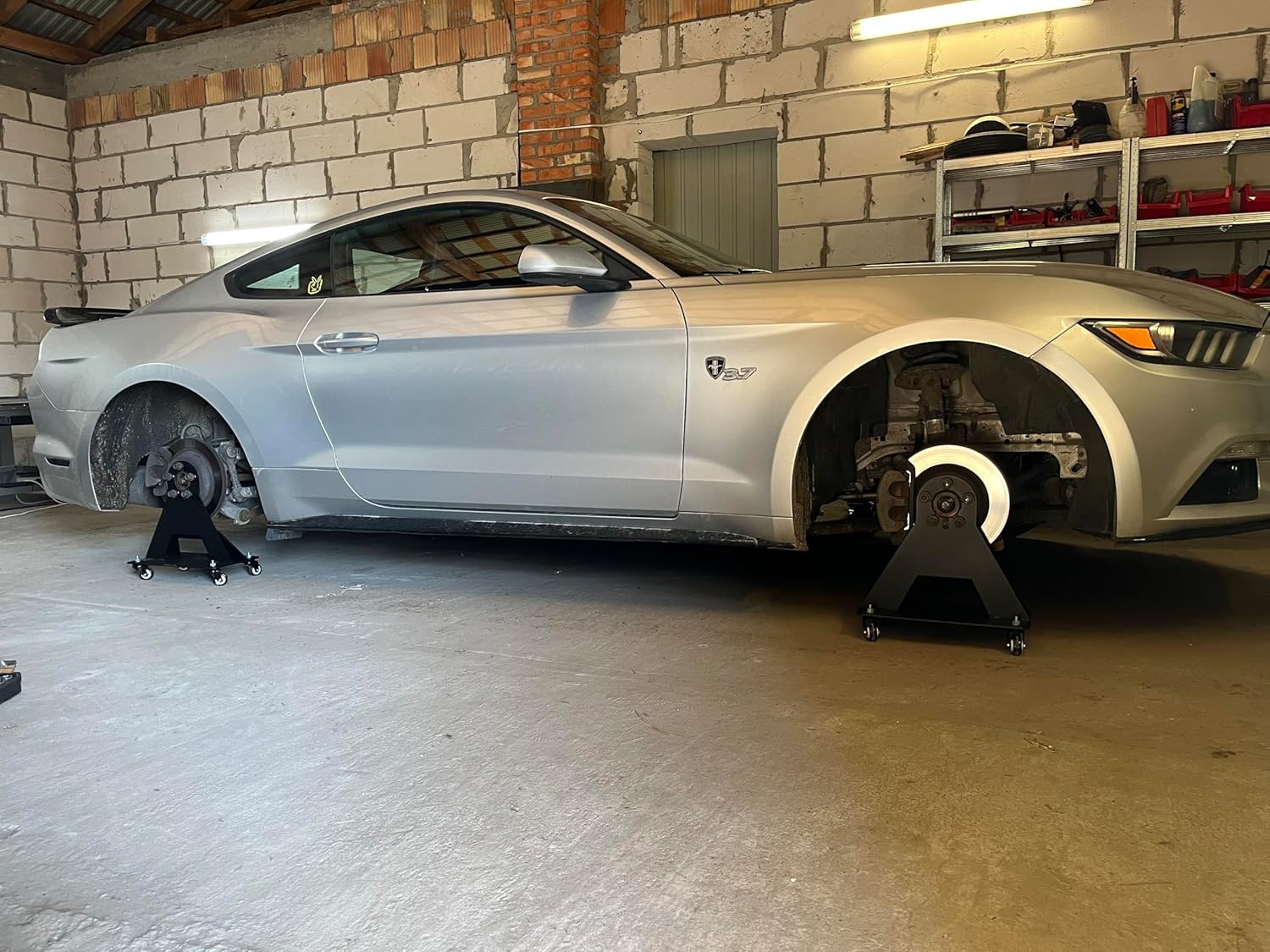 Uniwersalne Stojaki Przykręcane do Piasty Koła Samochodu 3500kg - Kobyłki Samochodowe, Podpórka Piasty 4/5 Otworów | MajdTech